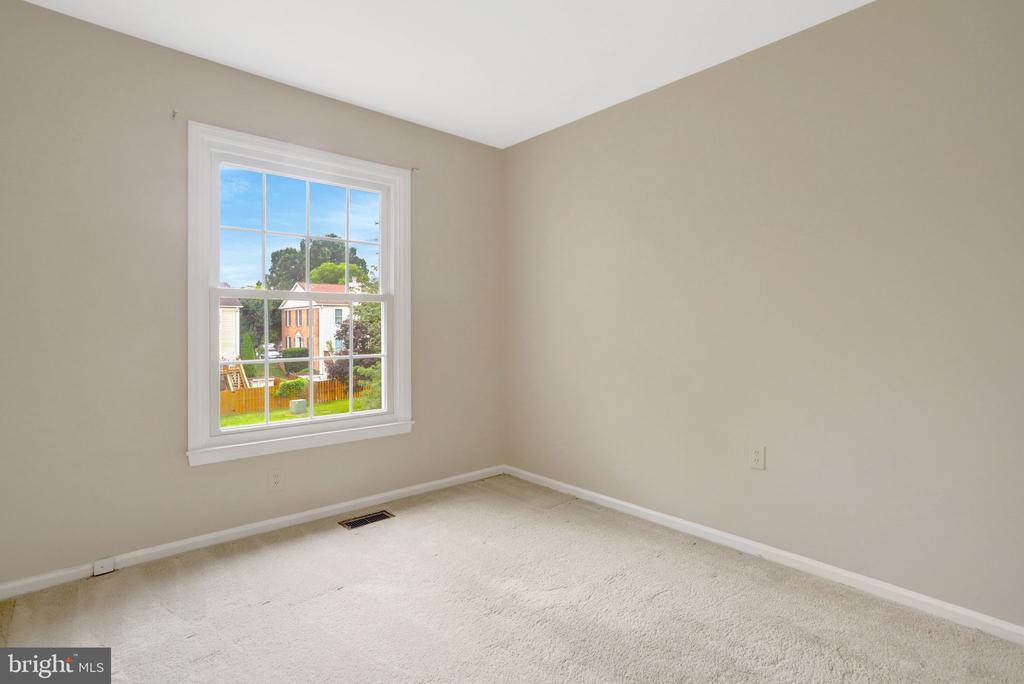 6519 KEMPER LAKES COURT