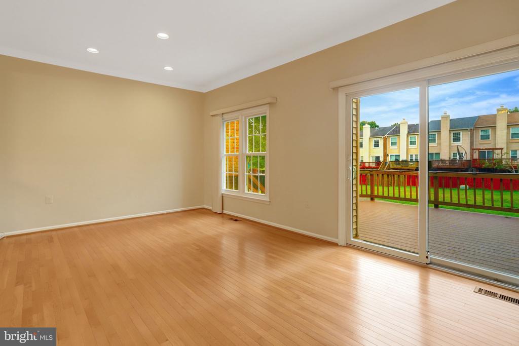 6519 KEMPER LAKES COURT