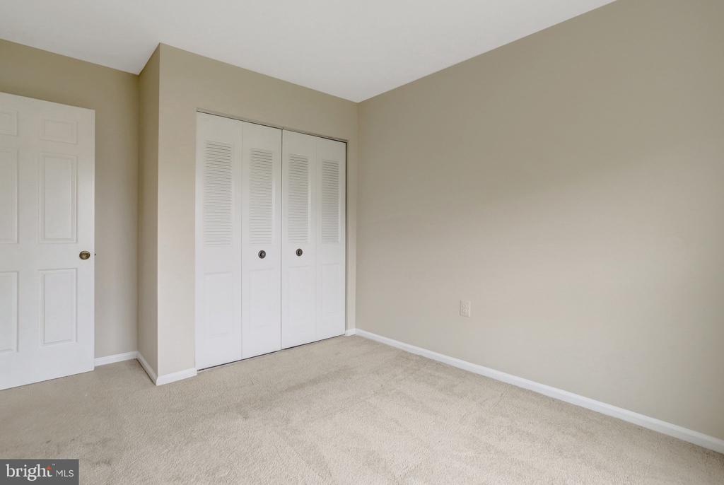 6519 KEMPER LAKES COURT
