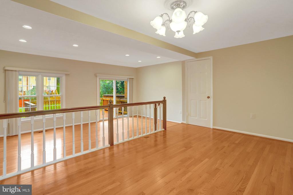 6519 KEMPER LAKES COURT