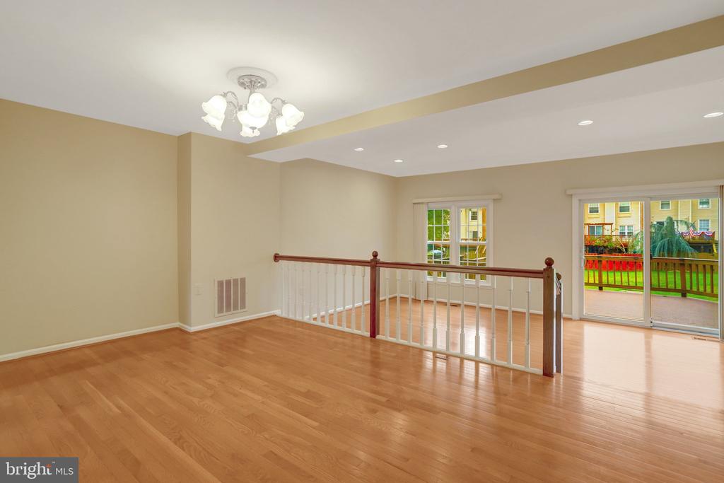 6519 KEMPER LAKES COURT