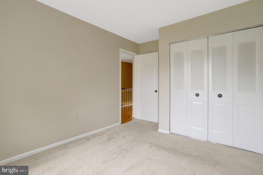 6519 KEMPER LAKES COURT