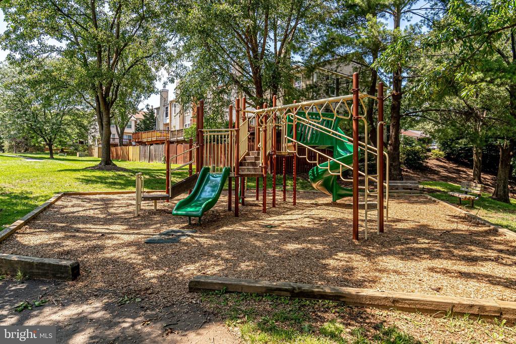 6519 KEMPER LAKES COURT