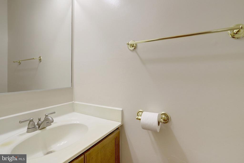 6519 KEMPER LAKES COURT