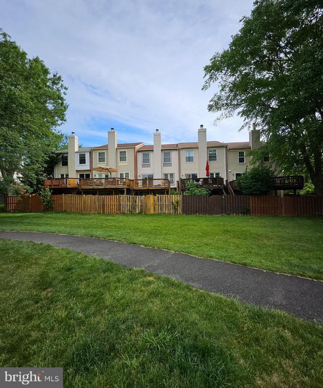 6519 KEMPER LAKES COURT