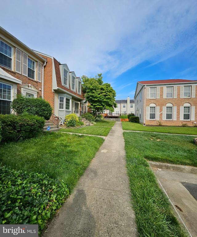 6519 KEMPER LAKES COURT