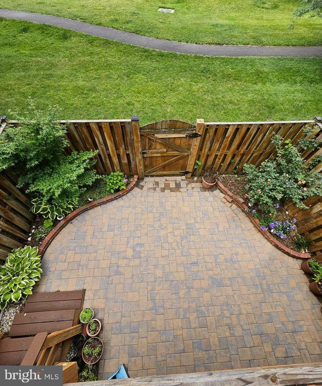 6519 KEMPER LAKES COURT
