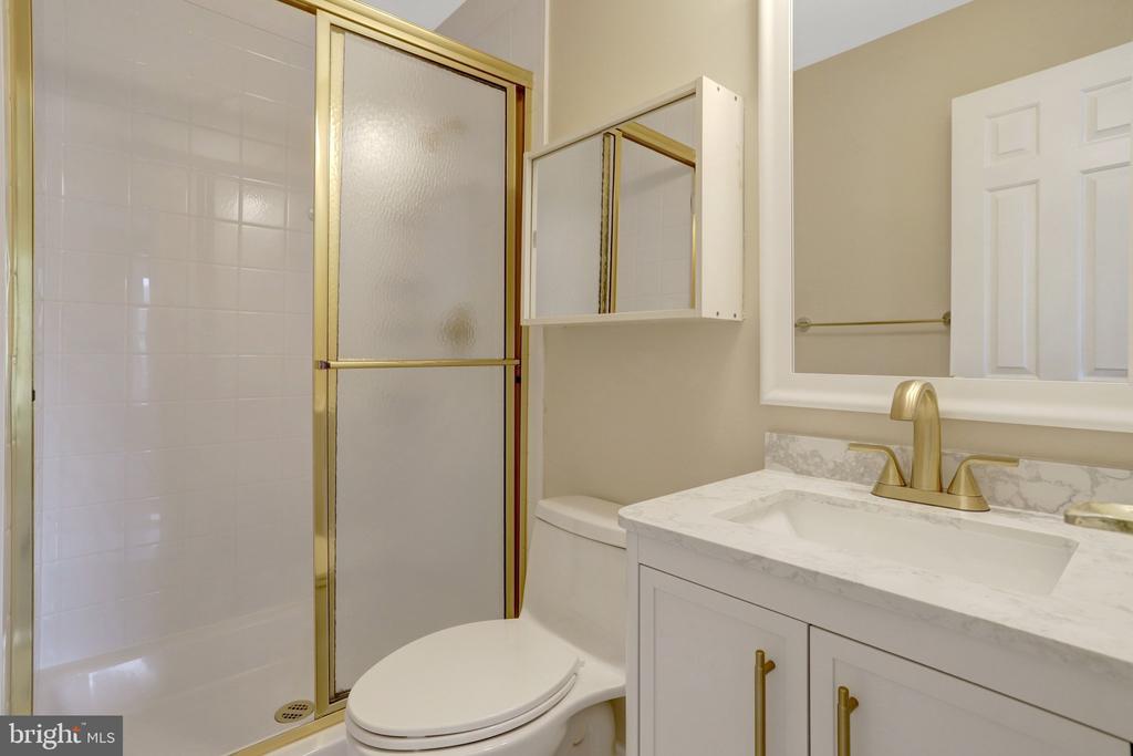 6519 KEMPER LAKES COURT