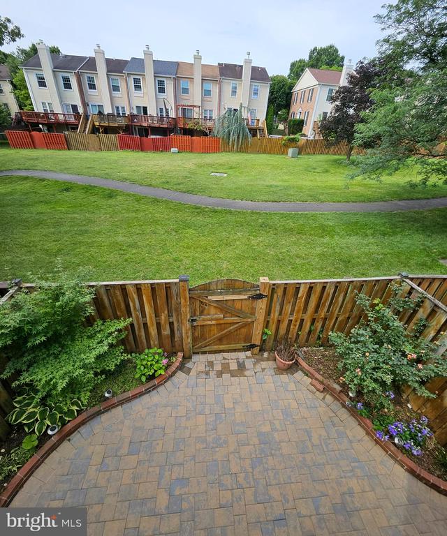 6519 KEMPER LAKES COURT
