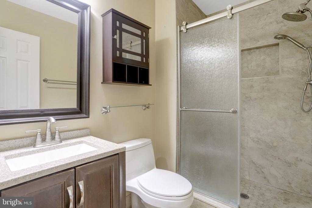 6519 KEMPER LAKES COURT