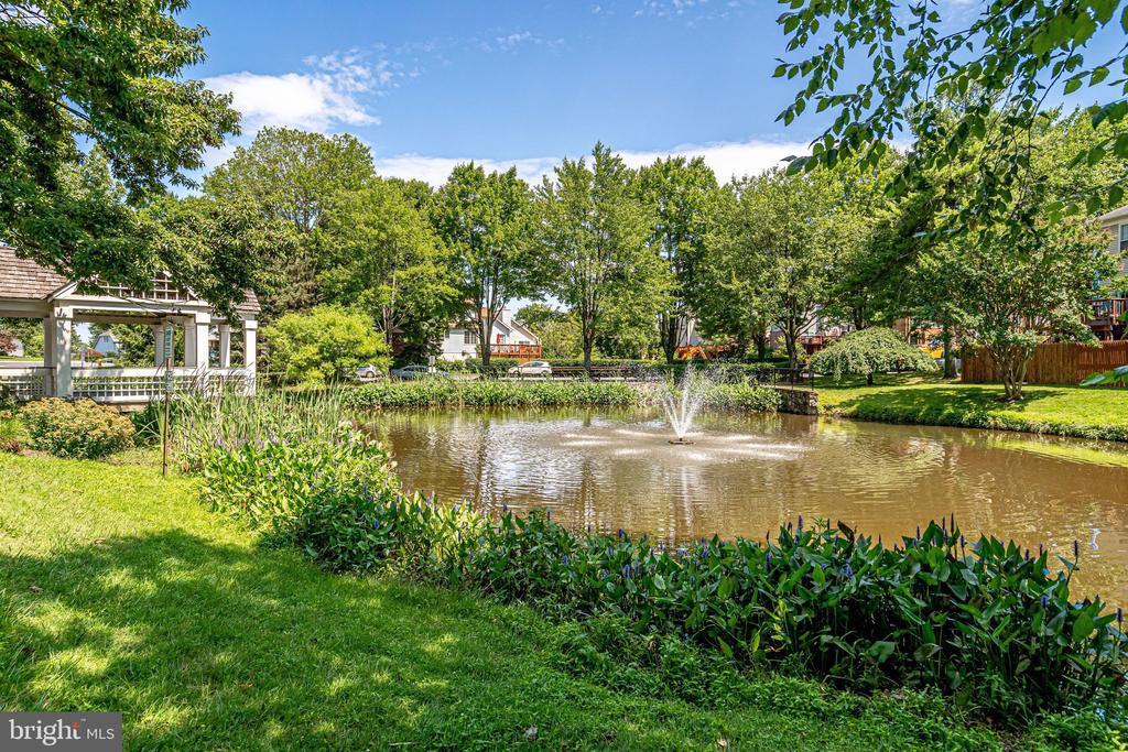 6519 KEMPER LAKES COURT