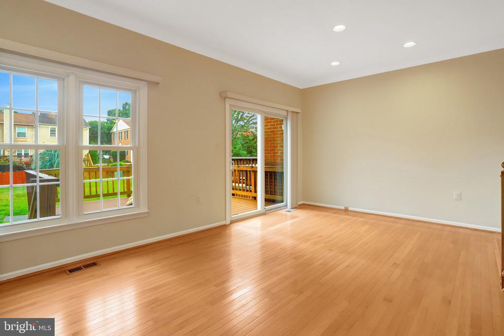 6519 KEMPER LAKES COURT