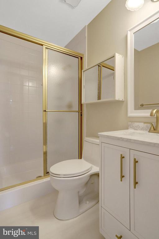 6519 KEMPER LAKES COURT