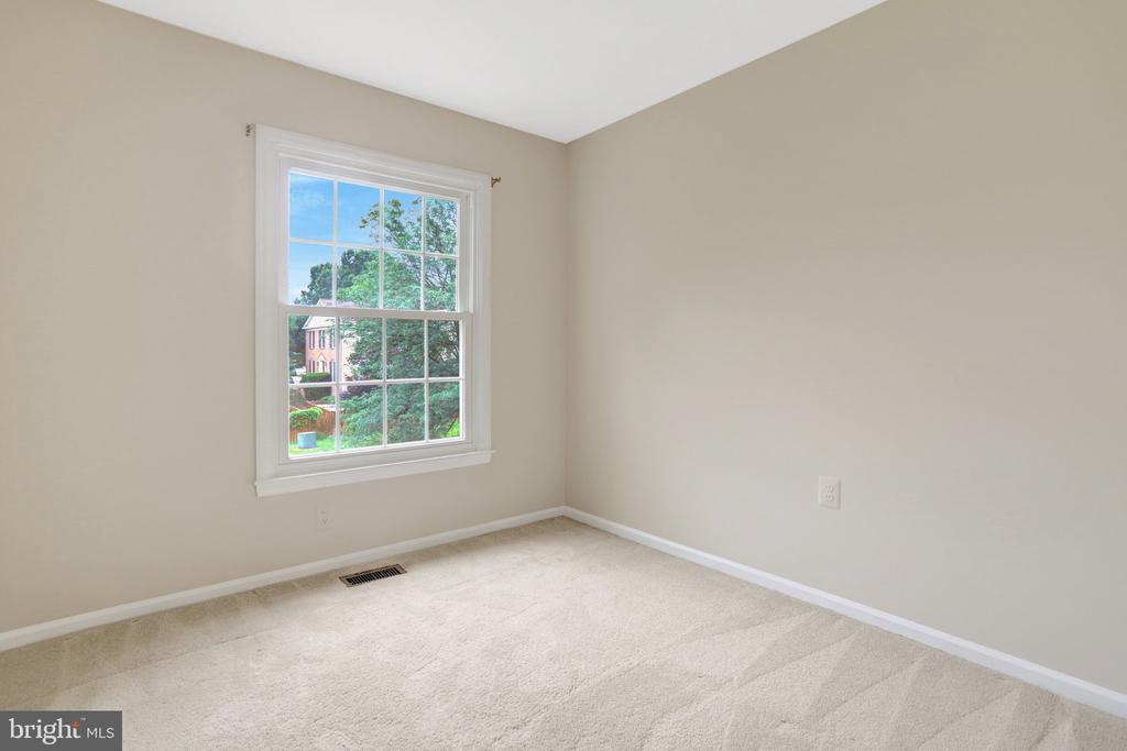 6519 KEMPER LAKES COURT