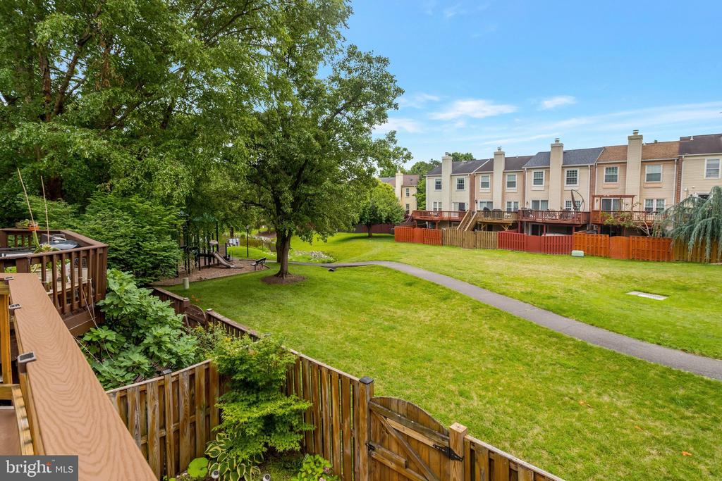 6519 KEMPER LAKES COURT