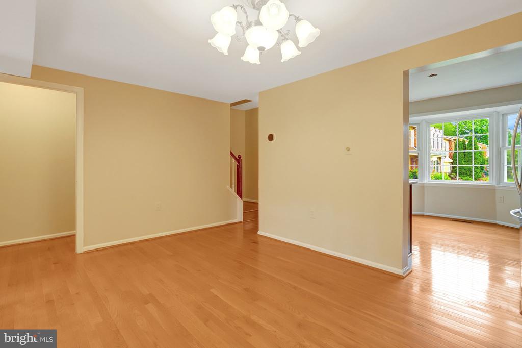 6519 KEMPER LAKES COURT