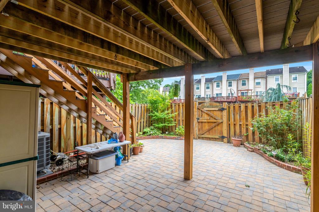 6519 KEMPER LAKES COURT