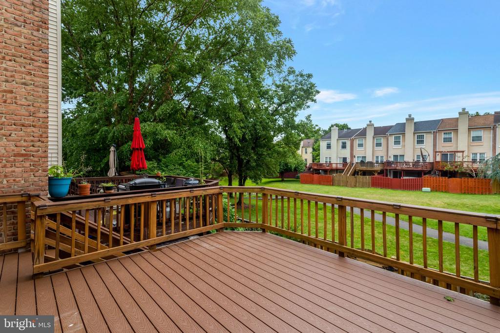 6519 KEMPER LAKES COURT