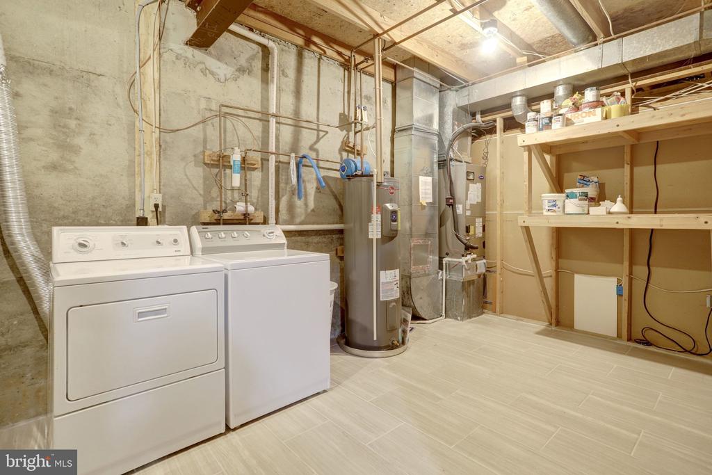 6519 KEMPER LAKES COURT