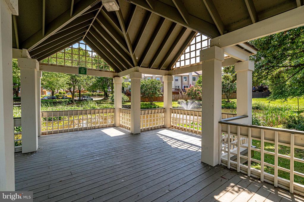 6519 KEMPER LAKES COURT