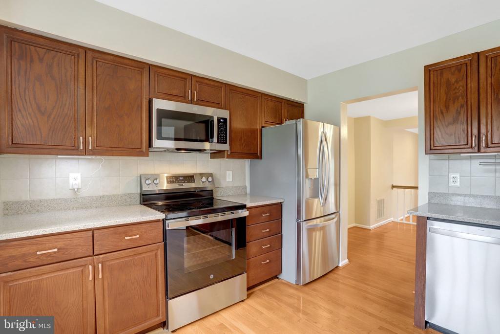 6519 KEMPER LAKES COURT