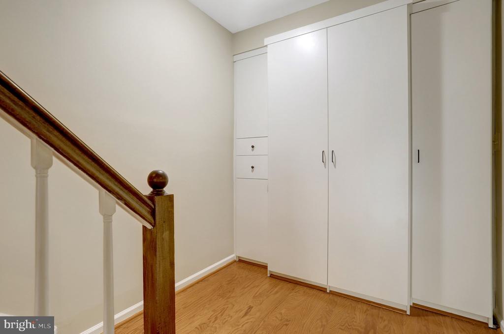 6519 KEMPER LAKES COURT
