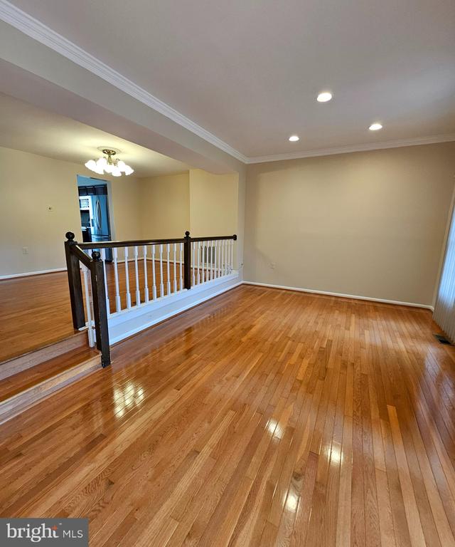 6519 KEMPER LAKES COURT