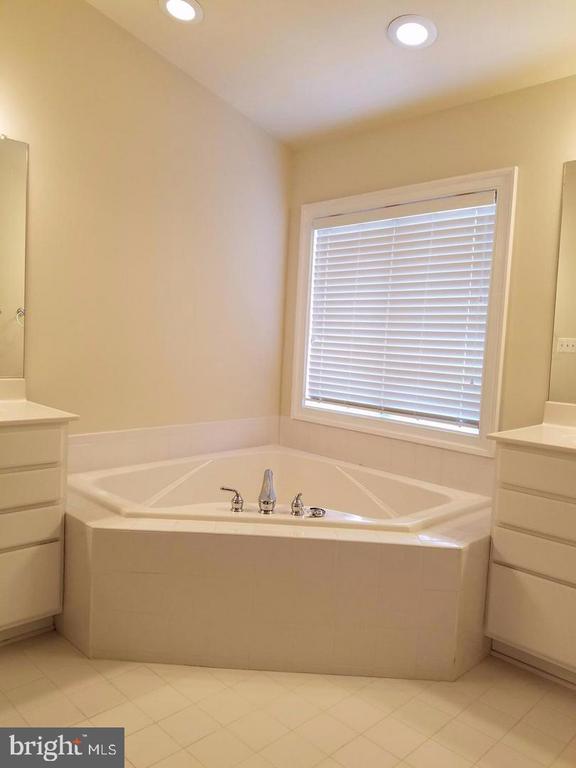 5985 MEADOW BROOK DRIVE