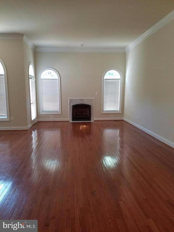 5985 MEADOW BROOK DRIVE
