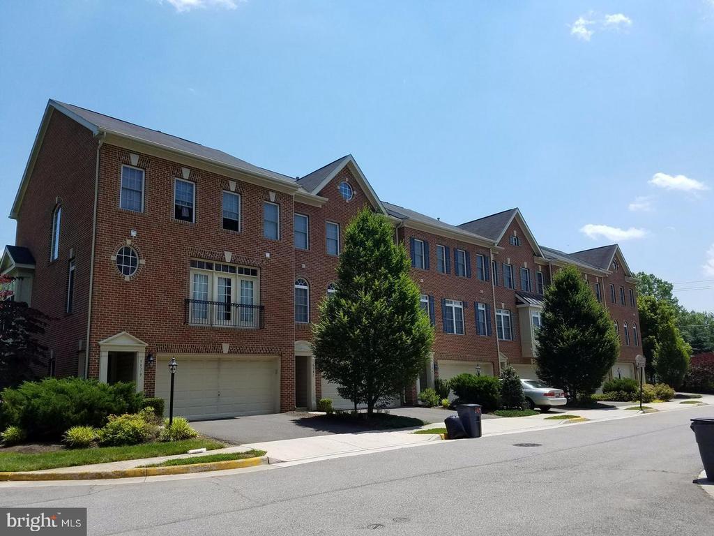 5985 MEADOW BROOK DRIVE