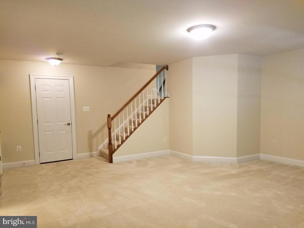 5985 MEADOW BROOK DRIVE