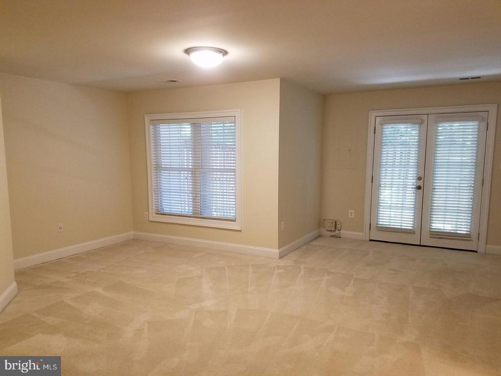 5985 MEADOW BROOK DRIVE