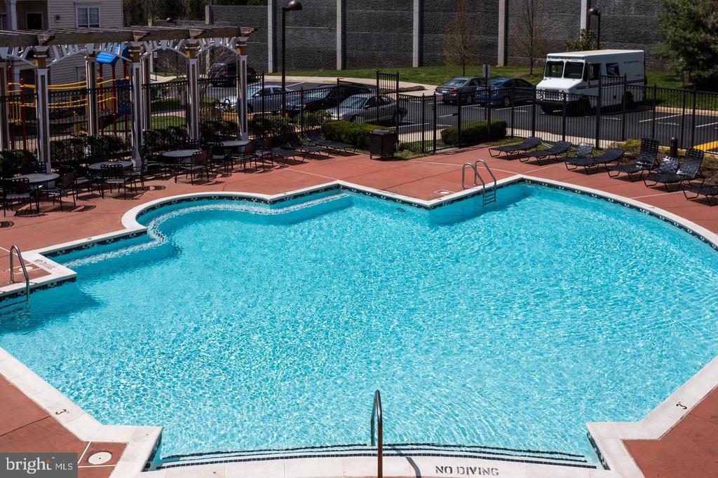11355 ARISTOTLE DRIVE Unit: 8-413