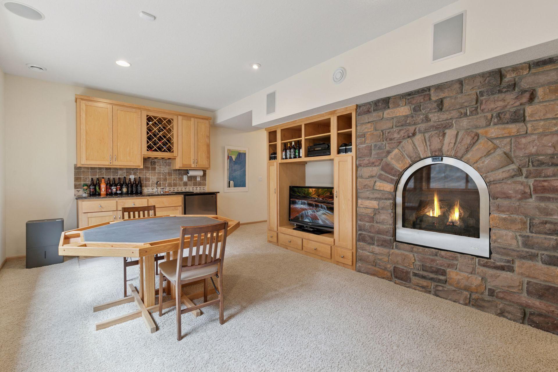 1492 Pinetree Pass