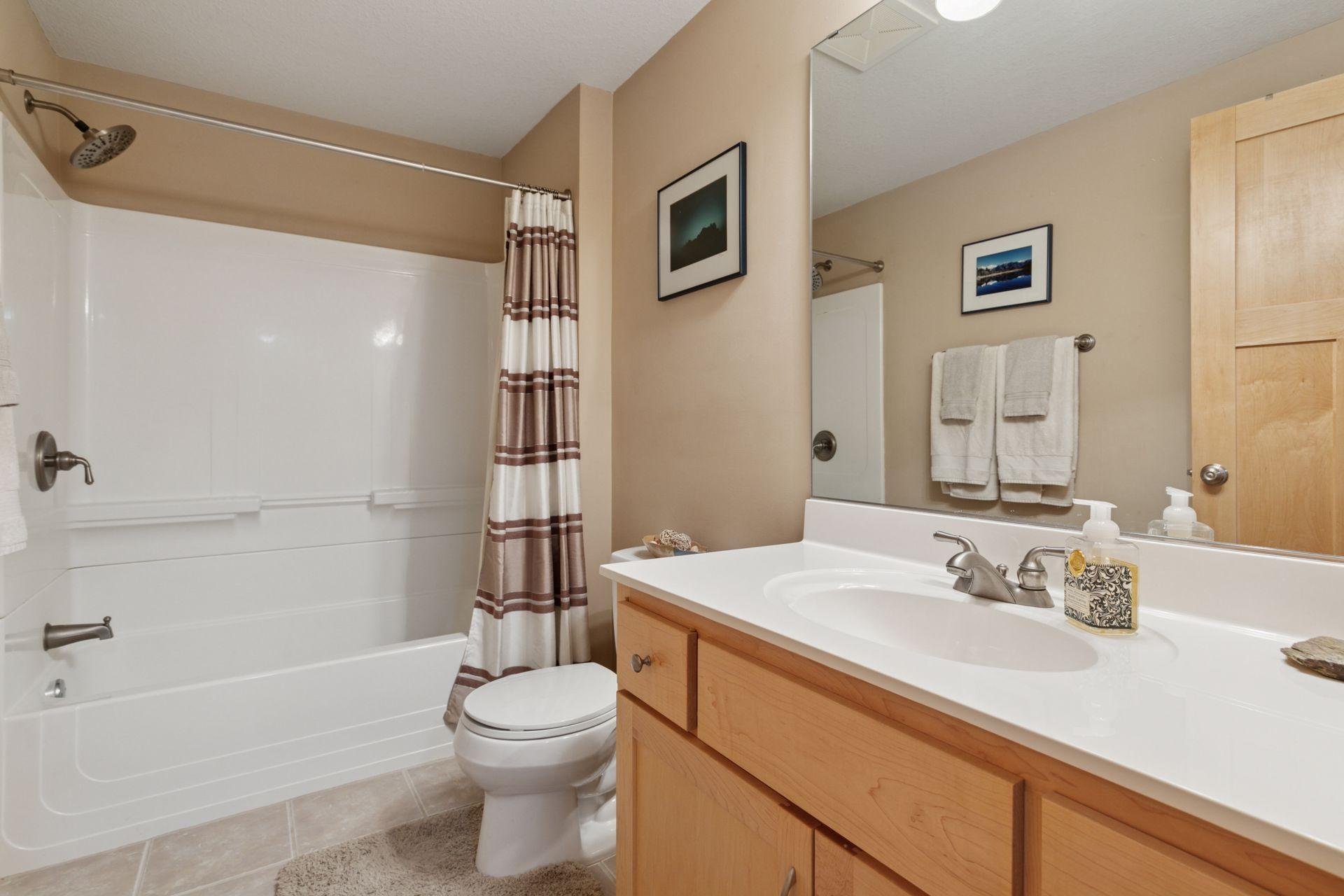 1492 Pinetree Pass