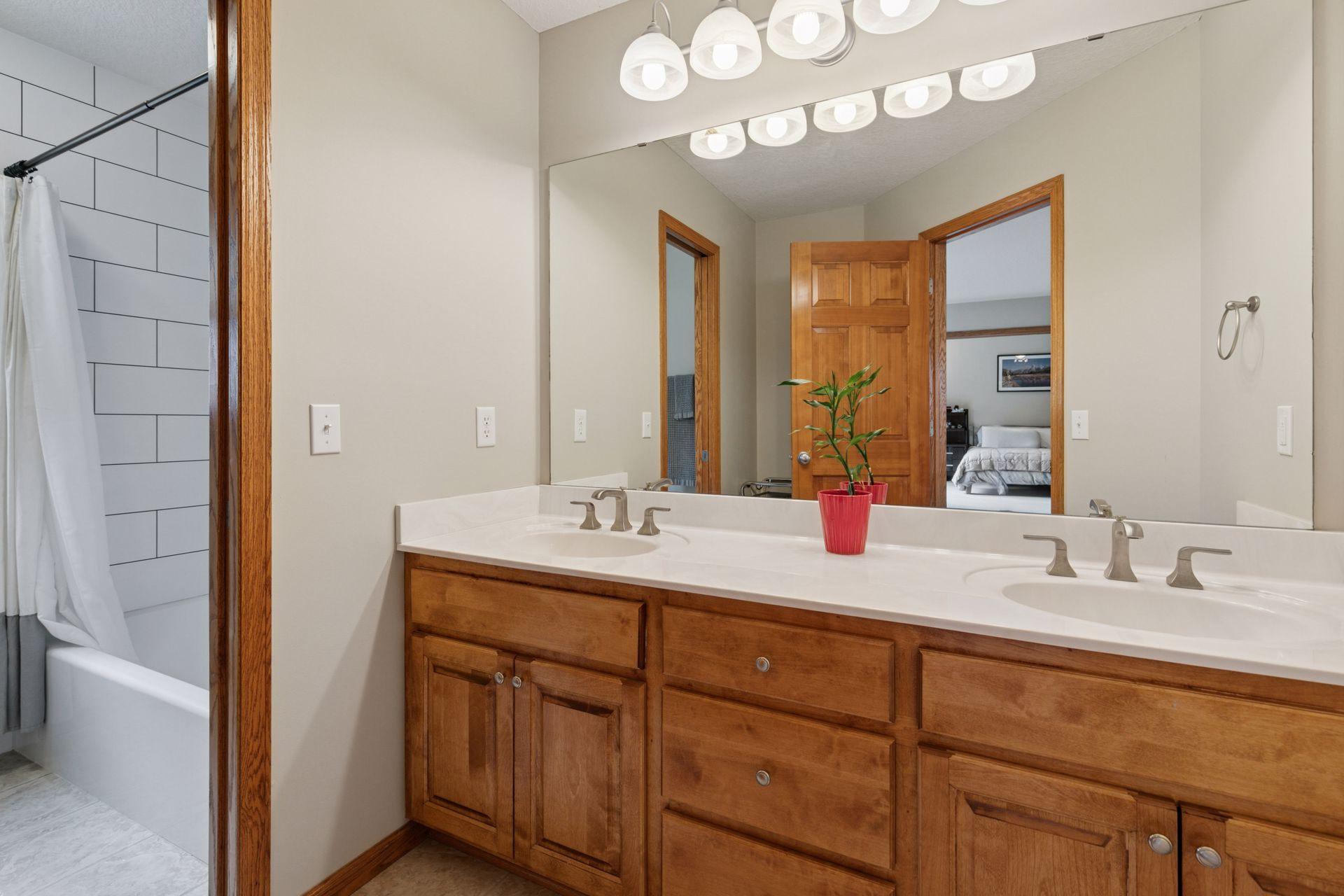 1492 Pinetree Pass