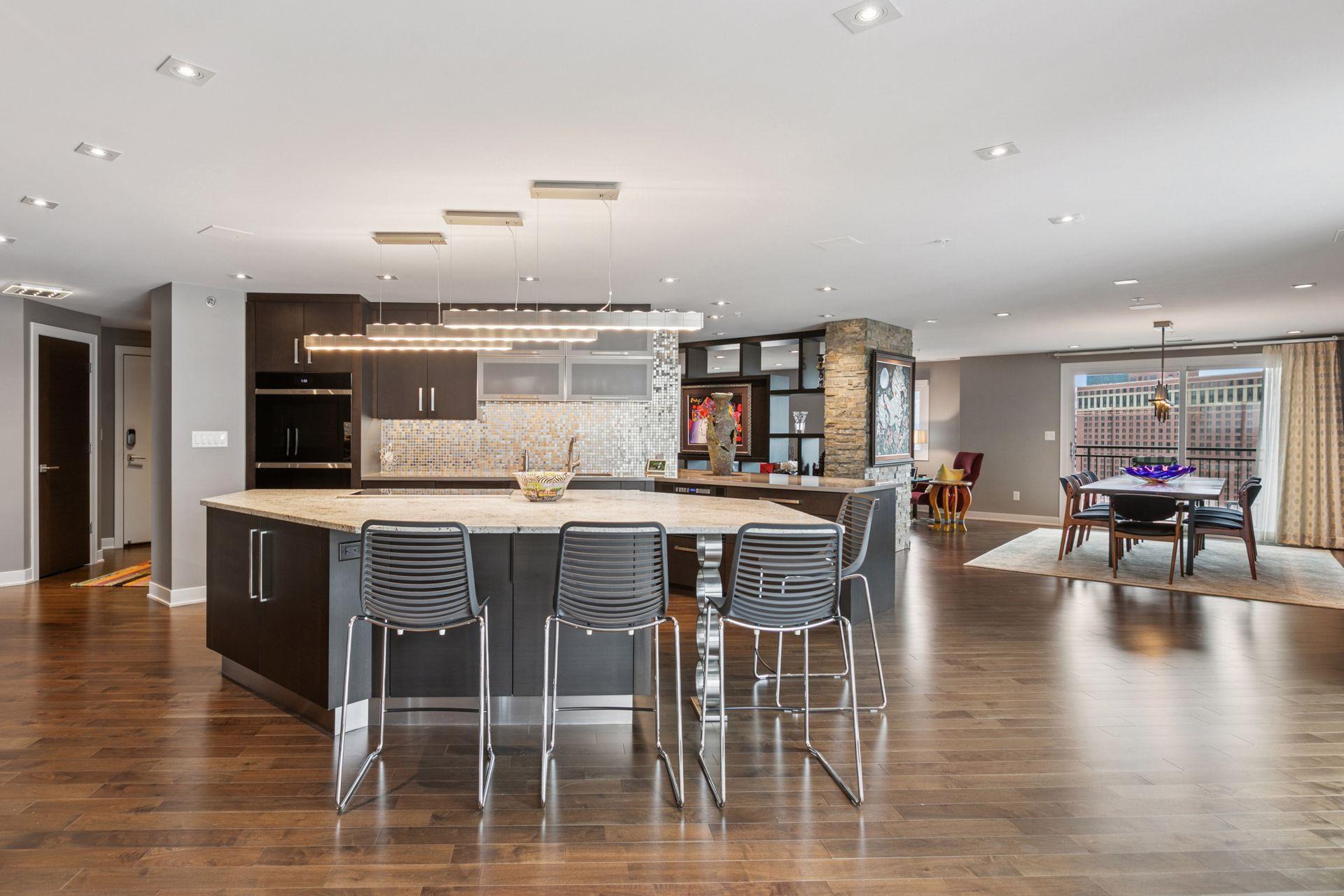 1225 Lasalle Avenue Unit: 2207