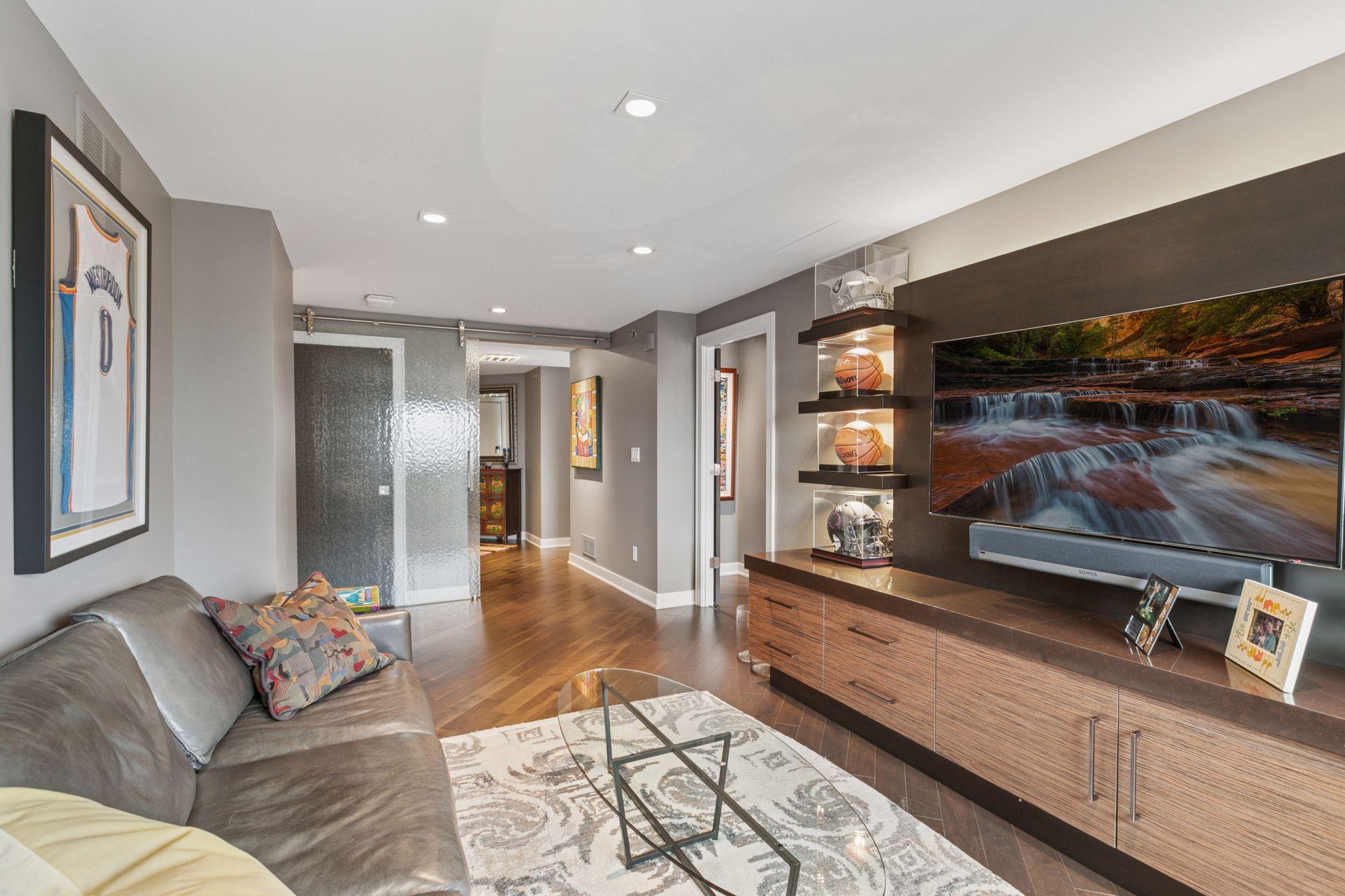 1225 Lasalle Avenue Unit: 2207