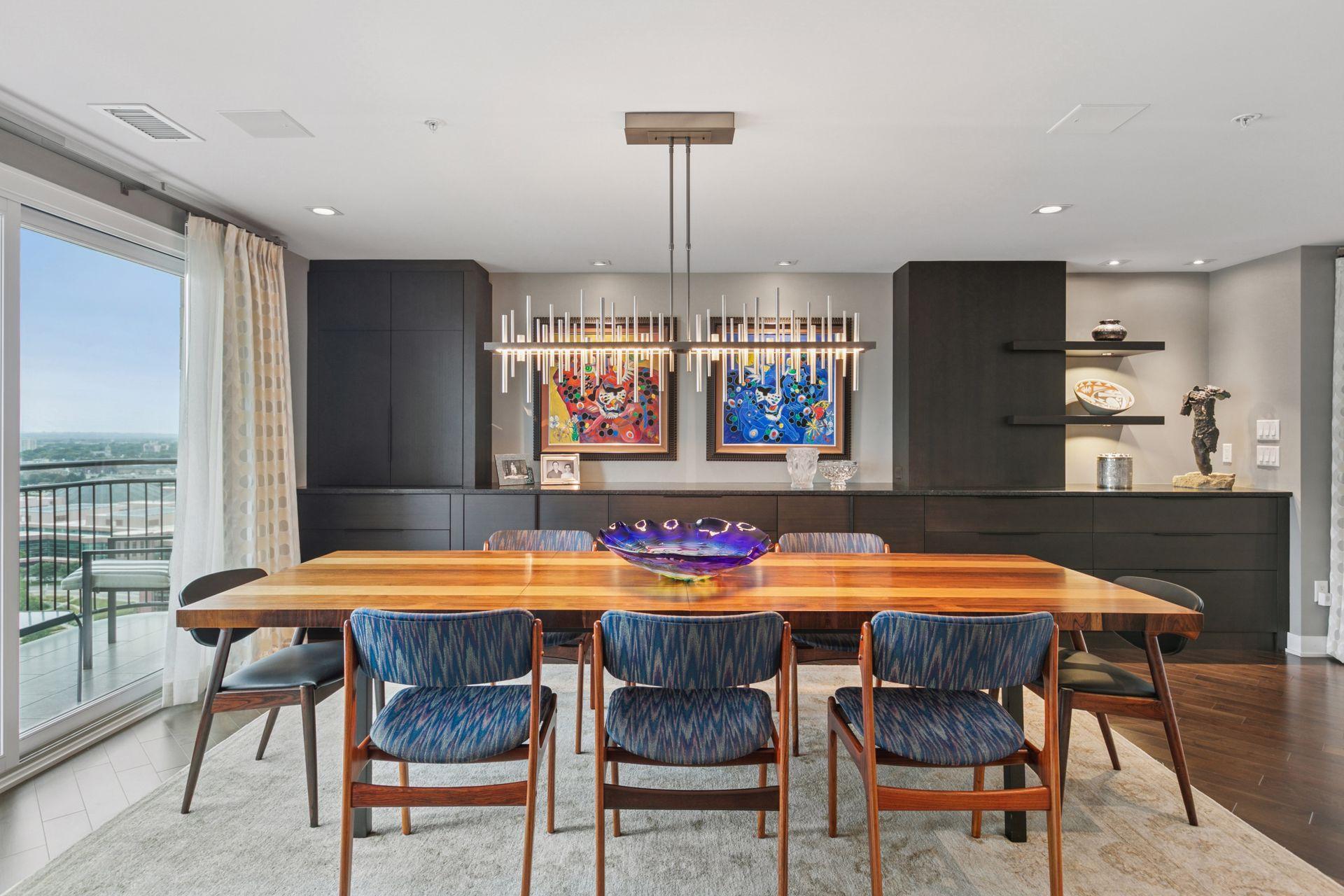 1225 Lasalle Avenue Unit: 2207