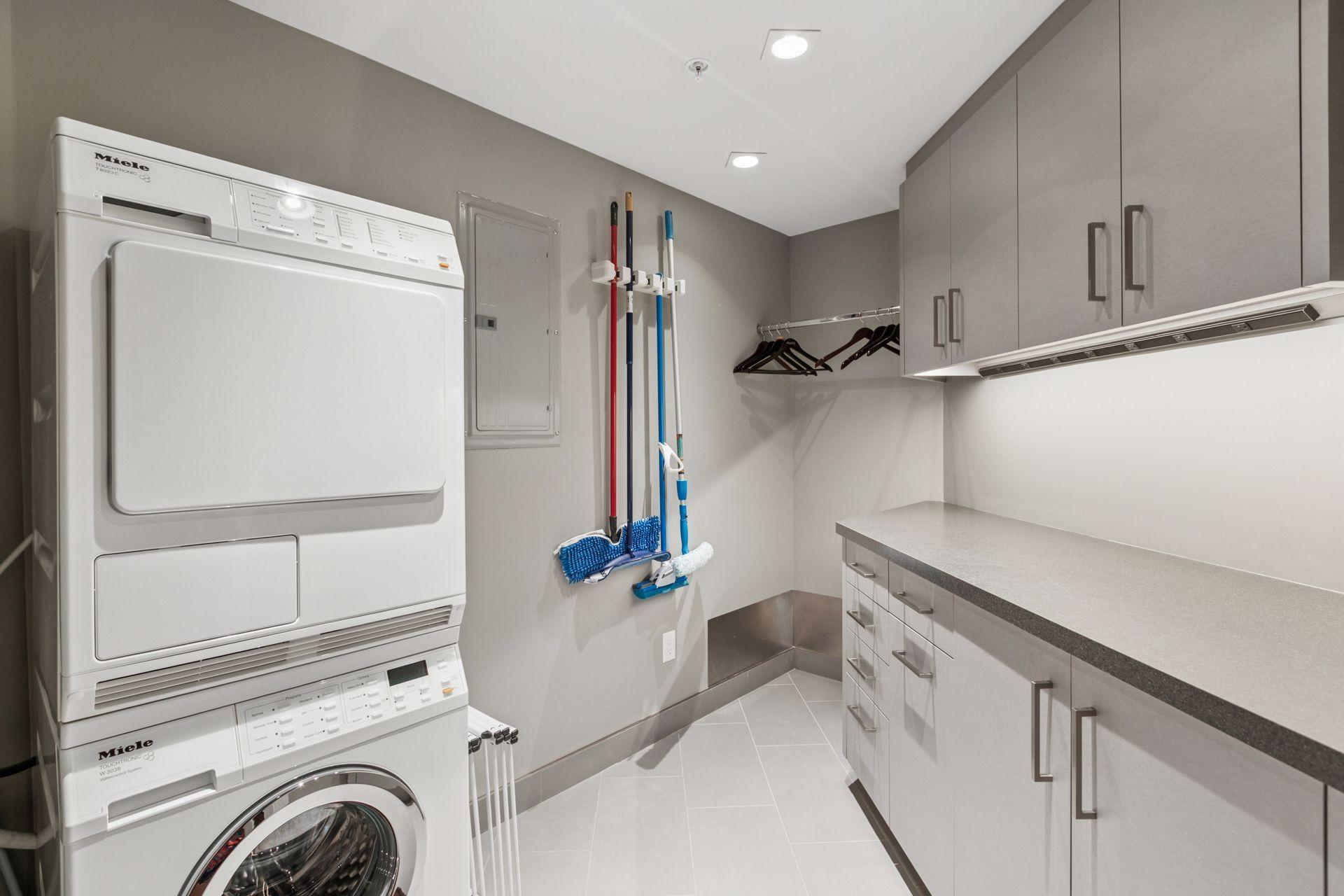 1225 Lasalle Avenue Unit: 2207