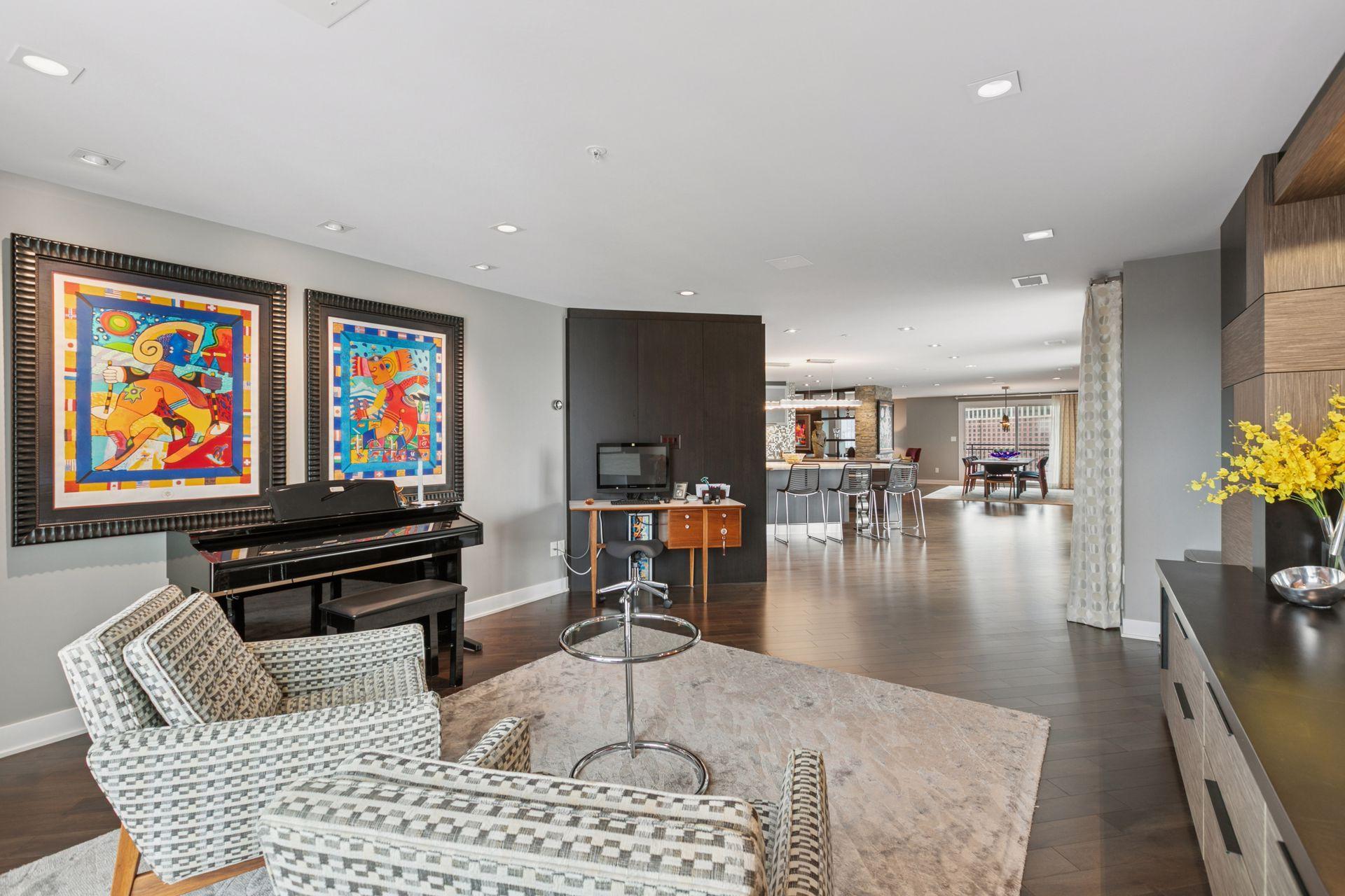 1225 Lasalle Avenue Unit: 2207