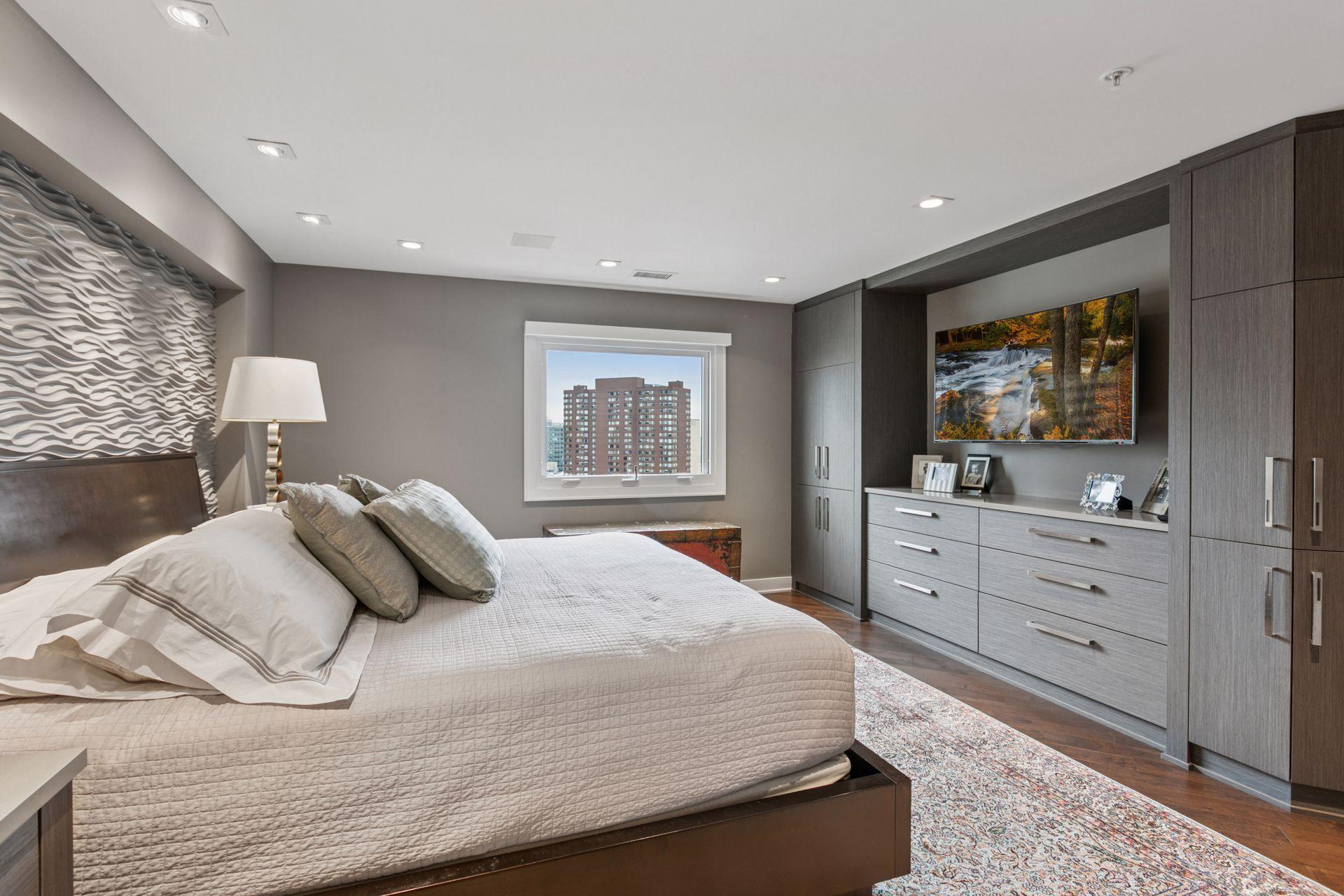 1225 Lasalle Avenue Unit: 2207