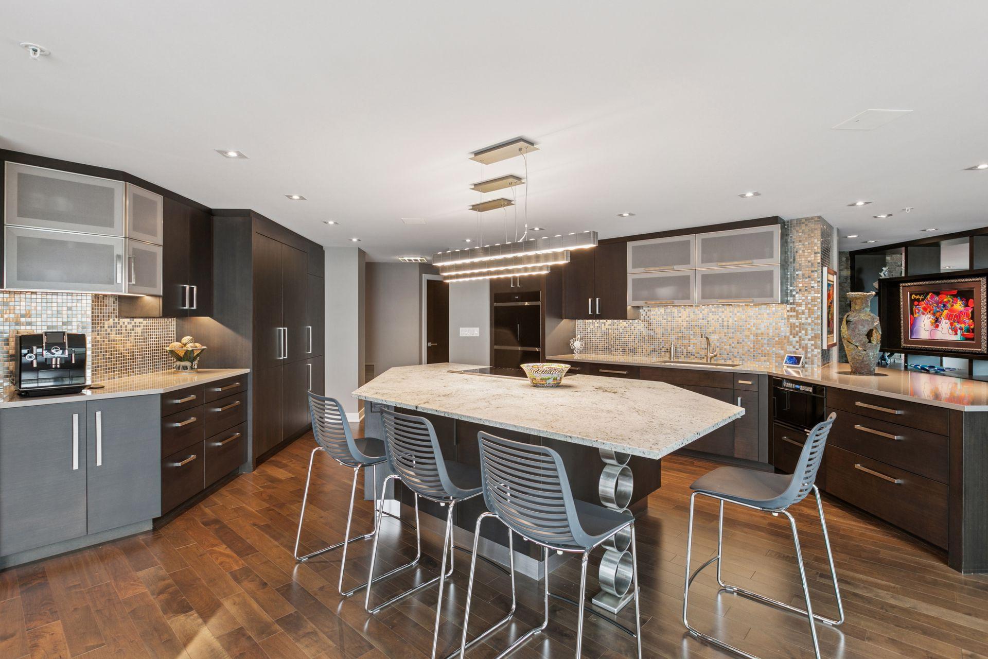 1225 Lasalle Avenue Unit: 2207