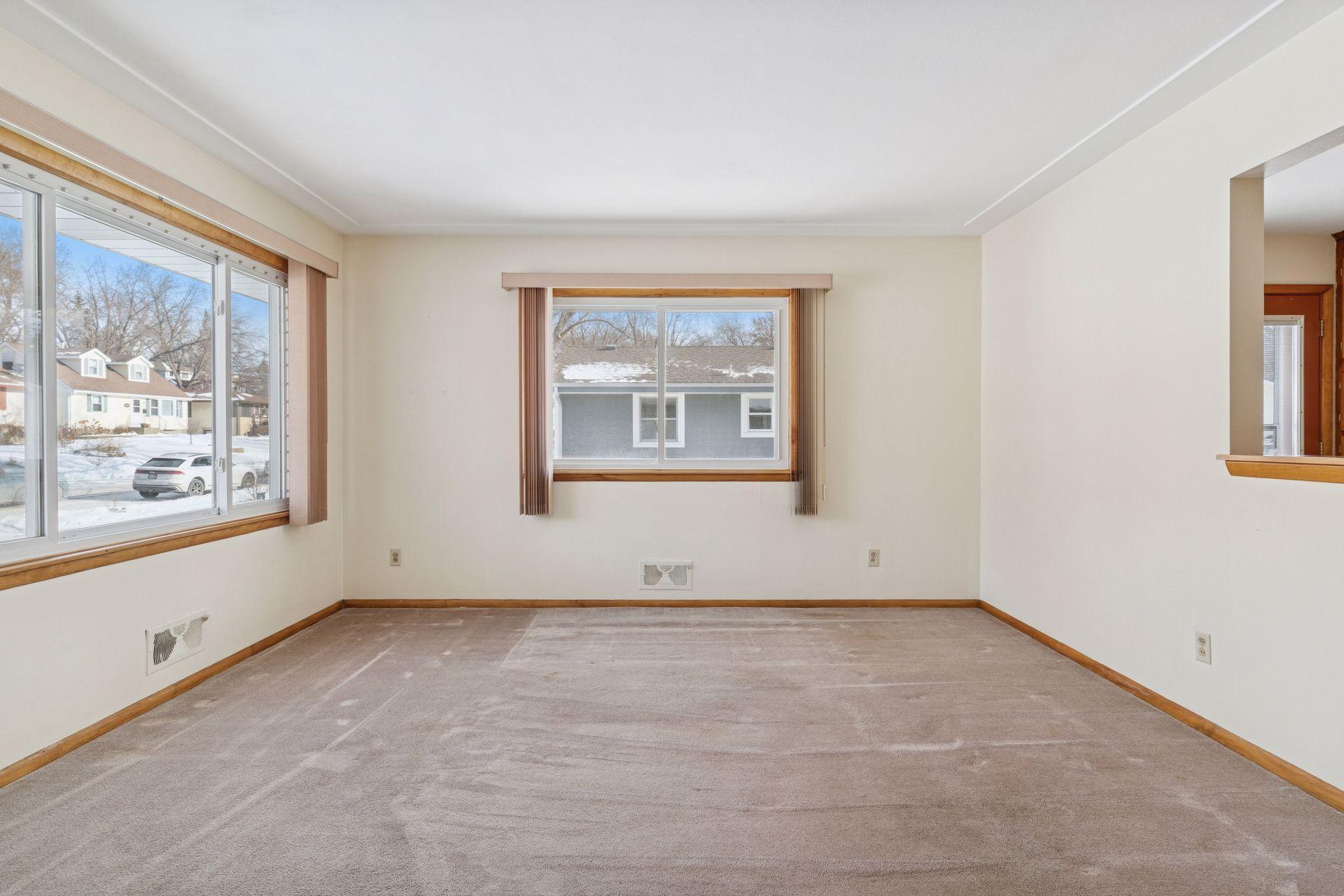 1214 43 1/2 Avenue NE