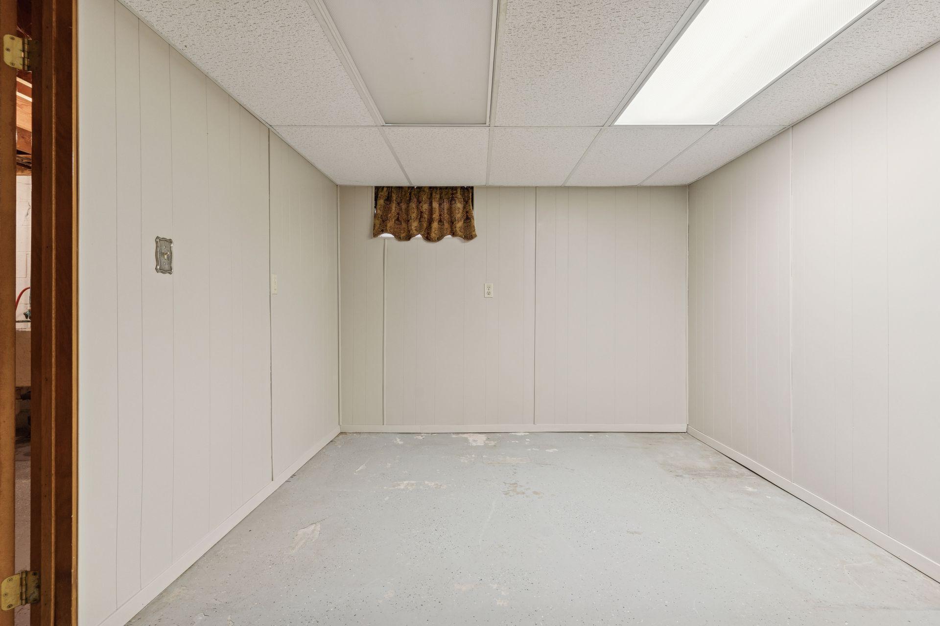 1214 43 1/2 Avenue NE