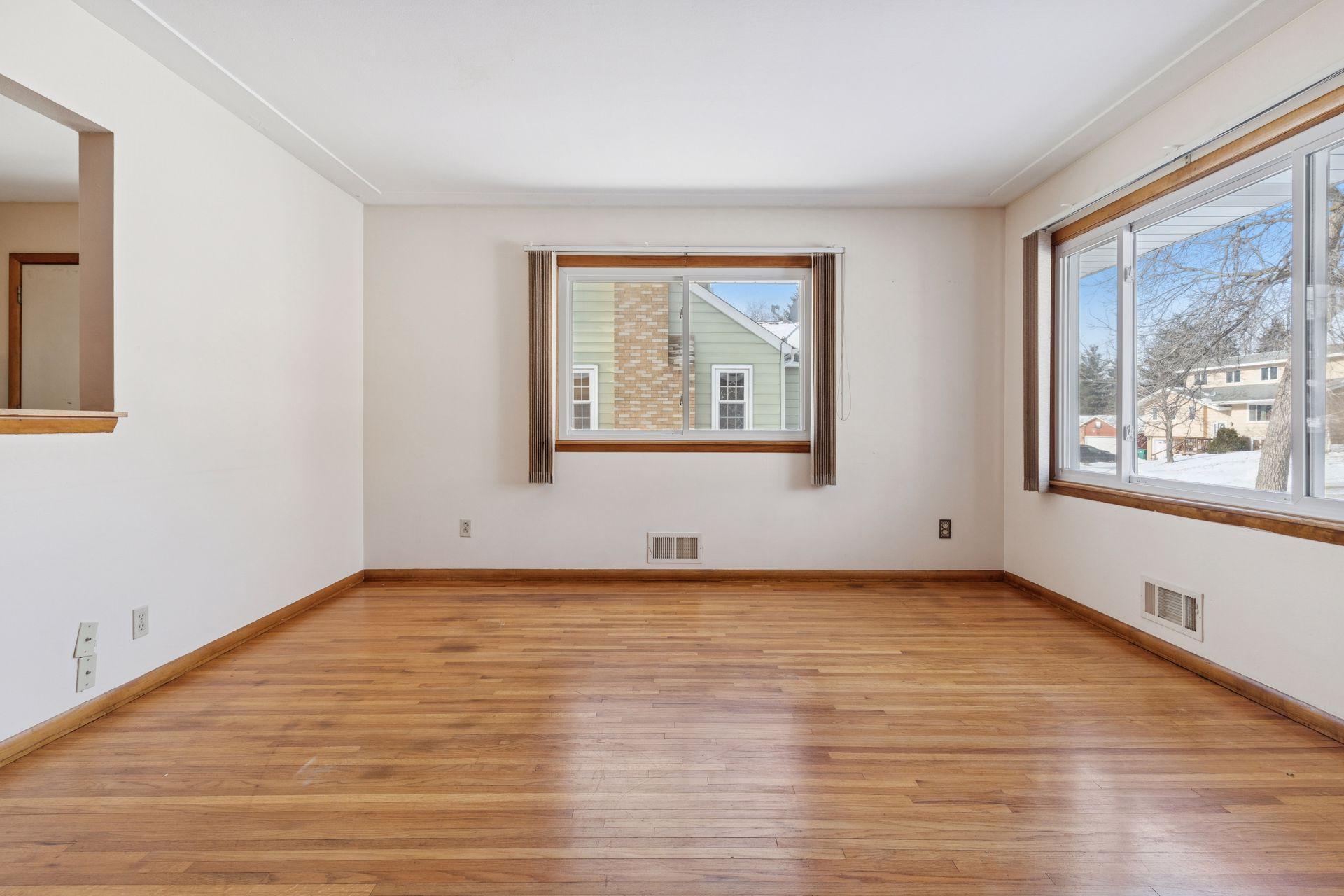 1214 43 1/2 Avenue NE