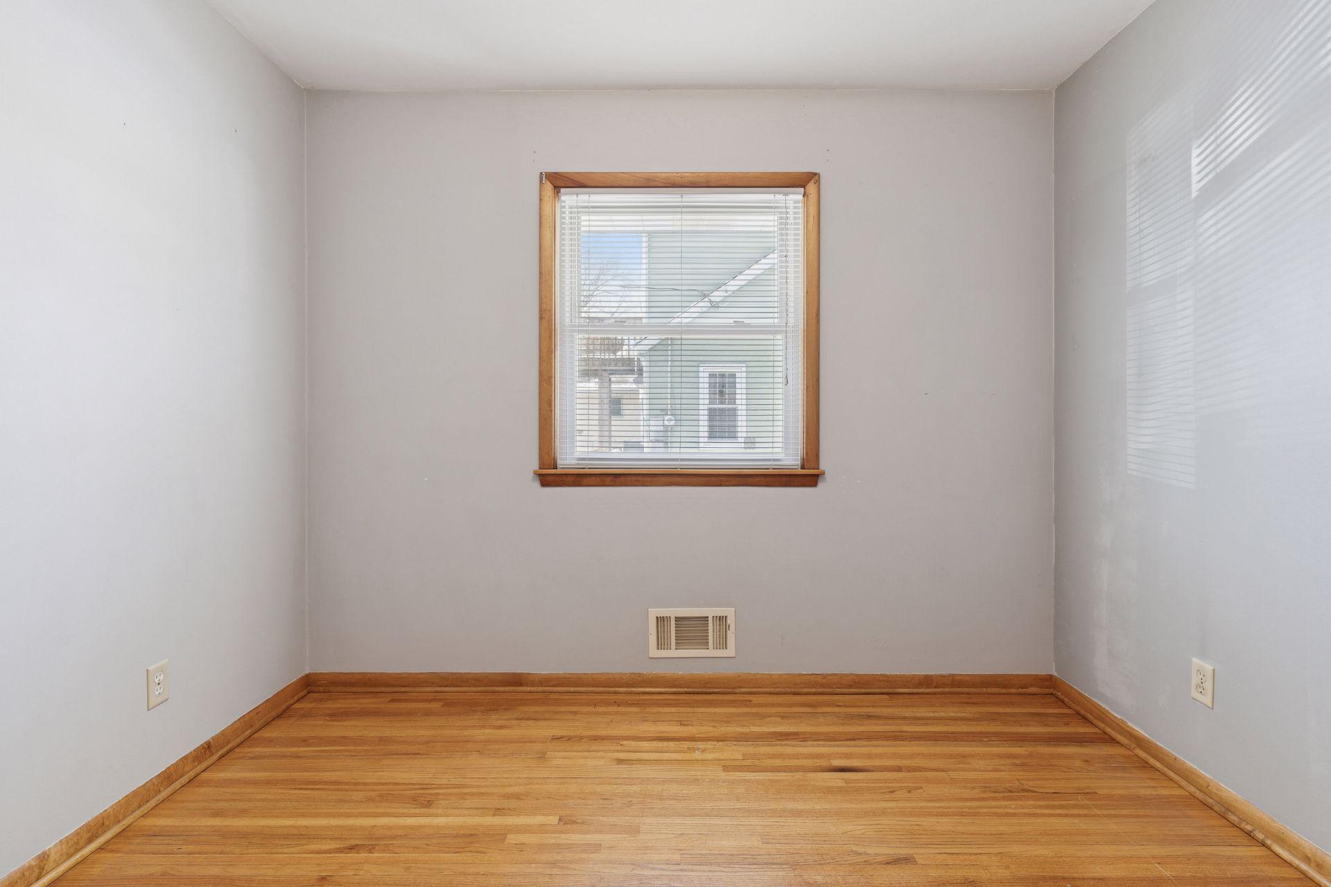 1214 43 1/2 Avenue NE