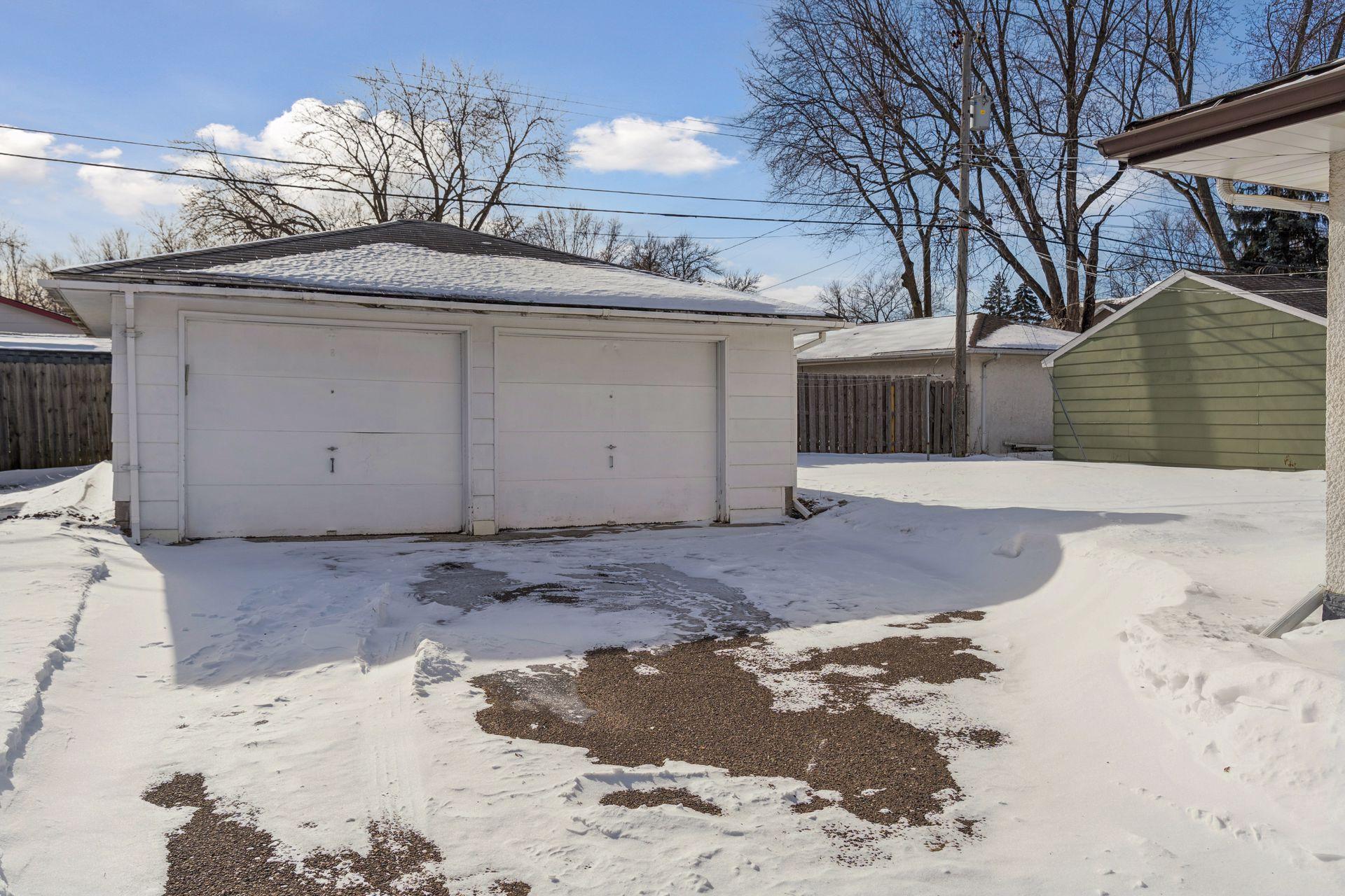 1214 43 1/2 Avenue NE