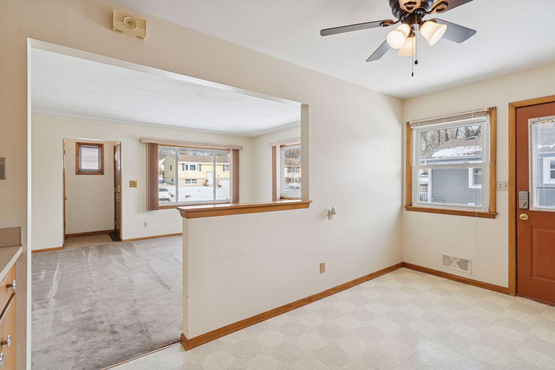 1214 43 1/2 Avenue NE