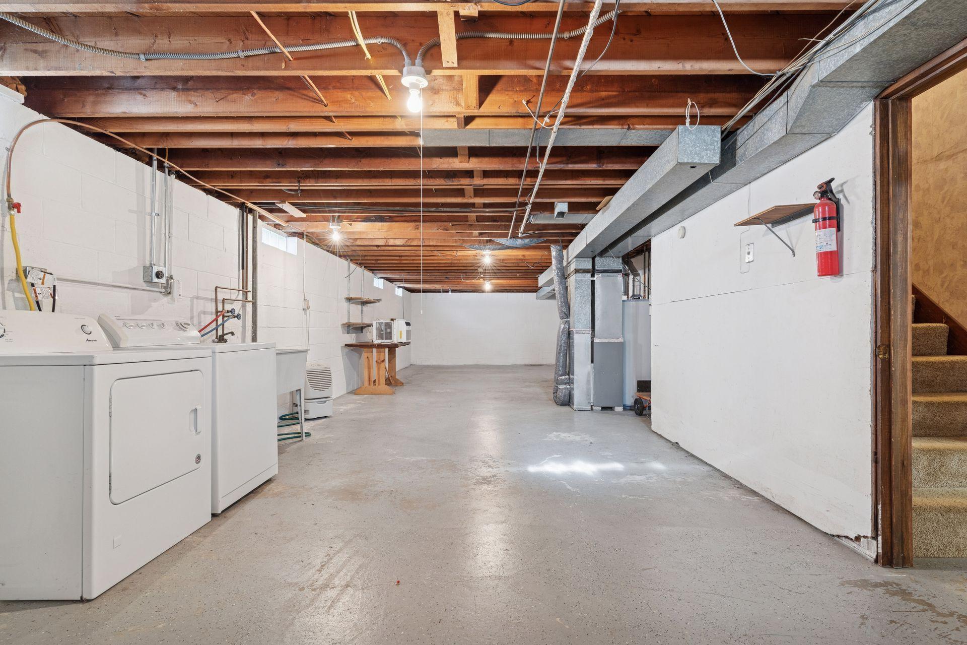 1214 43 1/2 Avenue NE